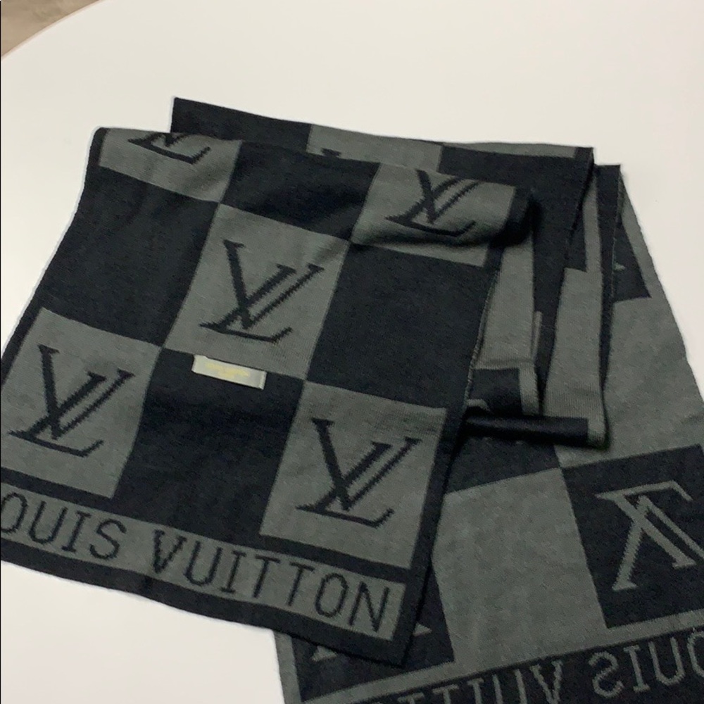 Louis Vuitton scarf - Picture 3 of 7